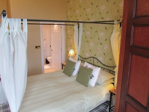 Hillcrest House 4*